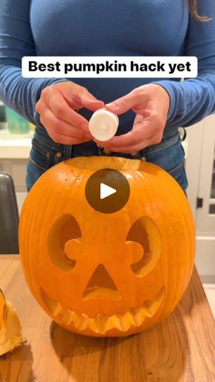 Spooky Halloween Pumpkin Carving, Kids Pumpkin Carving Ideas, Jackolantern Ideas Cute, Pumpkin Carving For Kids, Jackolantern Ideas, Life With Coco, Halloween Jackolantern, Holiday Hacks, Halloween Watercolor