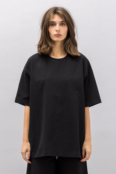 Black Tshirt Women, Brand Merch, Oversize Tshirt Outfits, Fit Models, Tshirt Outfits, Plain Tshirt, Plain Black, Clothing Company, Women Style