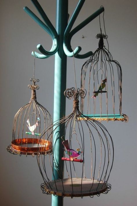 Sculptures Sur Fil, Bird Cage Decor, Art Wire, Birdcages, Paper Birds, Bird Cages, Chicken Wire, Wire Sculpture, Wire Crafts