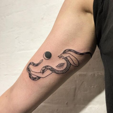 Jen Von Klitzing on Instagram: “Snake charmer for Reilly @crucibletattooco” Snake Charmer, Snake Tattoo, First Tattoo, Cute Tattoos, Tattoos And Piercings, Infinity Tattoo, I Tattoo, Tatting, Piercings