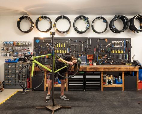 Bicycle Shop Interior, Bicycle Shop Design Interiors, Bicycle Workshop Design, Bike Repair Shop Design, Bicycle Repair Shop, Vintage Racing Bike, Cycling In London, Cycle Store, Mechanical Workshop