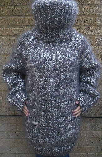 Turtle Neck Sweaters, Fuzzy Sweater Outfit, Mohair Dress, Pull Mohair, Pullovers Outfit, Turtleneck Outfit, Hot Sweater, Turtleneck Sweaters, Chunky Sweaters