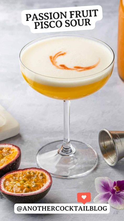 Passionfruit Sour Cocktail, Passion Fruit Sour Cocktail, Passion Fruit Liquor Cocktails, Passionfruit Cocktail Recipes, Pisco Sour Receta, Pisco Drinks, Pisco Sour Recipe, Passionfruit Cocktail, Passion Fruit Cocktail