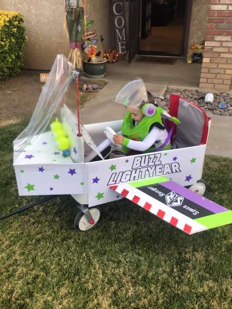 Buzz Lightyear Spaceship Diy, Buzz Light Year Pumpkin, Toy Story Wagon Halloween, Spaceship Wagon, Wagon Costume, Buzz Lightyear Halloween Costume, Buzz Lightyear Costume, Toy Story Halloween, Toy Story Party Decorations