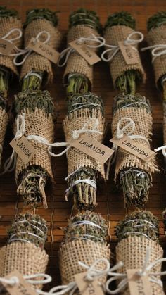 Magia Das Ervas, Theme Harry Potter, Dried Herbs, Rustic Wedding Favors, Witch Aesthetic, Smudge Sticks, Green Witch, Wedding Favor, Decorative Wicker Basket