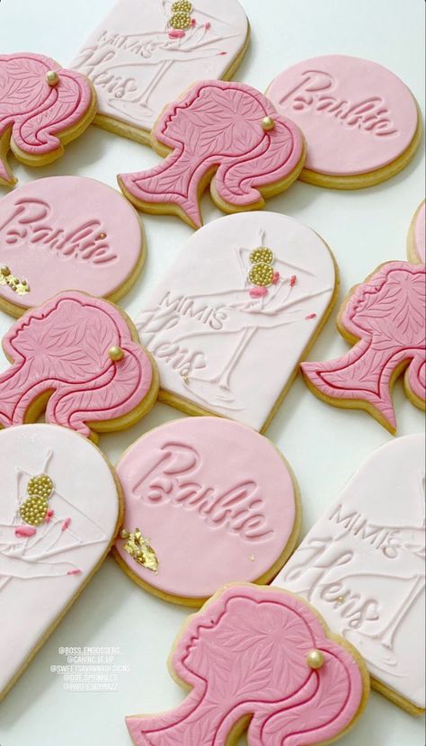 Barbie Themed Cookies, Barbie Sweets, Galletas Aesthetic, Barbie Cookies, Barbie Bday, Cake Designs For Girl, Cookie Decorating Party, Kid Cupcakes, Barbie Birthday Party