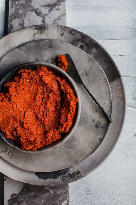 Deliciously easy homemade Tandoori Paste ready in just minutes. Make your own tandoor and tikka recipes with this simple curry paste. Only 2g net carbs per serve and ready in under 45 minutes. #ketorecipes #lowcarbrecipes #healthyeats Tandoori Paste Recipe, Tandoori Sauce, Tandoori Marinade, Tandoori Paste, Savoury Mince, Tandoor Oven, Red Curry Chicken, Tikka Recipe, Protein Chips