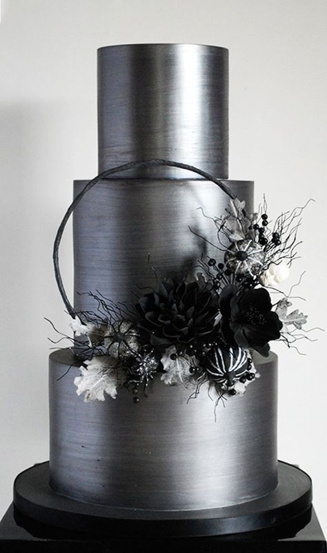 Alternative Wedding Cakes, Halloween Wedding Cakes, How To Dress For A Wedding, Wedding Cake Alternatives, Black Wedding Cakes, Lace Wedding Cake, Floral Wedding Cakes, Romantic Wedding Cake, Amazing Wedding Cakes