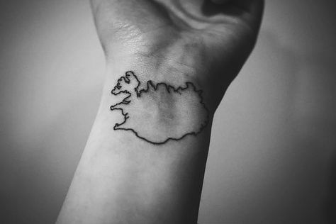 Iceland Photography Landscapes, Iceland Tattoo, Icelandic Tattoo, Iceland Wallpaper, Diamond Beach Iceland, Cream Tattoo, Island Tattoo, Iceland Map, Map Tattoos