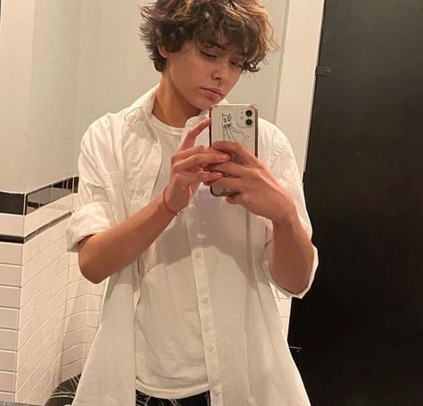 Ash, 1bedhead uklyash boy, Ash Photos #Ash #1bedhead #1bedheadicon #boy #boyicon Catfish Boy, Fluffy Hair Boys, I Fell For Him, Ash Brunette, Brunette Boy, Being Delulu, Persona Q, Fake Boy, Hair Inspiration Short