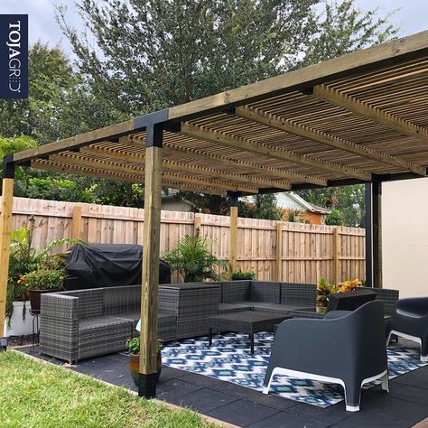 Toja Grid on Instagram: “Check out this very creative build from Tampa, Florida by @Quinnco_construction_inc! "We completed this 12x20 Toja Grid kit with custom…” 4x4 Pergola, Double Pergola, Pergola Deck, Toja Grid, Diy Pergola Kits, Easy Backyard Diy, Backyard Buildings, Easy Backyard, Wood Post