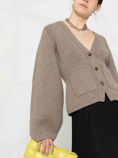 Khaite Scarlet, Taupe Cardigan, Cardigan Outfits, Beige Cardigan, Knit Blazer, Outfit Look, Knitwear Design, Cashmere Cardigan, Brown Sweater