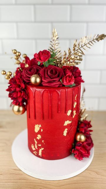 Custom Cakes NJ on Instagram: "This red beauty seems to be a popular order. 🌹 #cakereels #cakes #njcakes #njbaker #customcakes #redcakes #customcakesnj #buttercreamcake #birthdaycake #trending #fyp" 40th Birthday Cake For Women, Birthday Cake For Women Elegant, 33 Birthday, Birthday Cake Roses, Birthday 25, Red Stuff, Red Birthday Cakes, Bling Cakes, Gold Birthday Cake