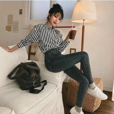 Outfit Ideas Korean, Mode Ulzzang, Tokyo Street Fashion, Korean Casual Outfits, K Fashion, Grunge Look, Elegante Casual, London Street Style, Korean Girl Fashion