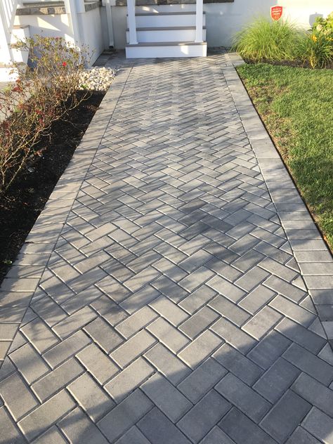 Paved Walkway Ideas, Paver Walkways To Front Door, Walkway Pavers Ideas, Concrete Pavers Walkway, Pavers Walkway, Front Door Landscaping, Aesthetic Backyard, Front Yard Walkway, Modern Driveway