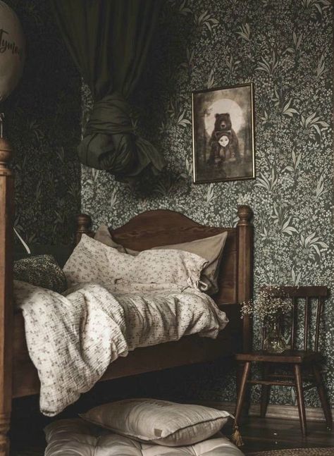 Moody Toddler Room, Moody Kids Room, Toddler Room Ideas Girl, Victorian Nursery, Vintage Kids Room, Vintage Cottage Core, Fairytale Aesthetic, Aesthetic Floral, Nursery Room Inspiration