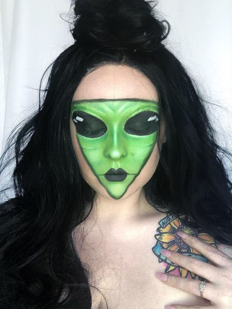 Alien Halloween Makeup, Alien Makeup, Alien Halloween, Creepy Makeup, Space Makeup, Creepy Halloween Makeup, Beauty Pics, Makeup Tut, Halloween Makeup Tutorial