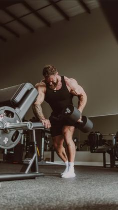 Indoor Gym Photoshoot, Sam Sulek Wallpaper Iphone, Chris Bumstead Wallpaper, Cbum Gym Aesthetic, Gym Workout Aesthetic, Crossfit Challenge, Calisthenics Workout For Beginners, Chris Bumstead, Barbell Deadlift