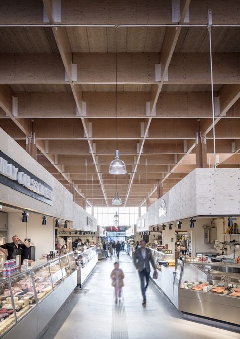 Image 4 of 30 from gallery of Östermalm's Temporary Market Hall  / Tengbom. Photograph by Felix Gerlach Indoor Markets, Hall Lighting, Supermarket Design, Mall Design, Wood Architecture, Timber Structure, Roof Structure, Structure Architecture, Hall Design