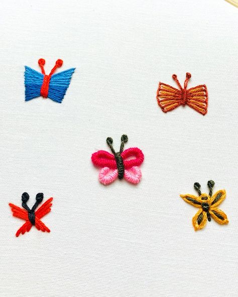 Tiny Butterfly Embroidery, Small Butterfly Embroidery Easy, Simple Butterfly Embroidery Designs, Embroidered Butterfly Simple, Butterfly Embroidery Easy, Simple Butterfly Embroidery, Cross Stiching Ideas, Embroider Butterfly, Butterfly Embroidery Designs