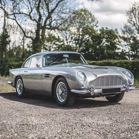 James Bond Aston Martin, Austin Martin, Aston Martin Db6, Aston Martin Cars, Aston Martin Db5, Car Experience, Aston Martin Dbs, Bullet Proof, Vintage Classics