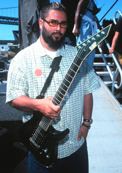 90s Metal Aesthetic, Stephen Carpenter, Metal Musicians, Esp Guitars, Guitar Rig, Zero Days, Fav Music, Guitar Hero