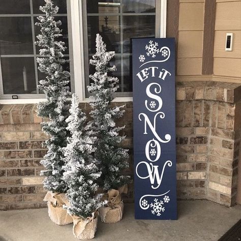 Xmas Signs, Porch Boards, Snowflakes Svg, Christmas Wooden Signs, Board Signs, Door Signs Diy, Winter Decorating, Winter Porch, Pallet Christmas