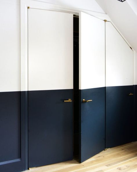 Navy Interior Design, Tall Wall Decor, Half Painted Walls, Interior Design Blogs, Trendy Living Rooms, Wall Paint Designs, Interior Paint Colors, Diy Interior, Diy Door