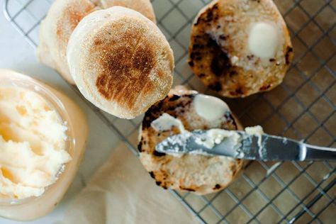 These healthy and delicious sourdough English muffins are a super simple no-knead recipe. Just mix up the night before and cook in the morning for a yummy breakfast. This is seriously the easiest English muffin recipe around. #farmhouseonboone #sourdoughenglishmuffins #englishmuffins #sourdough Sourdough Breakfast Sandwich, Freely Rooted, Ma Ingalls, Sourdough English Muffin Recipe, Beginner Sourdough, Sourdough Breakfast, Sourdough Pancakes Recipe, Overnight Sourdough, Homemade Breakfast Recipes