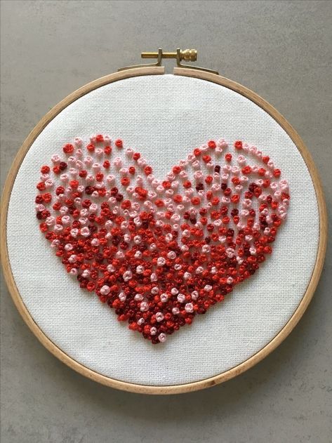 Embroidery Valentine Ideas, Heart Embroidery Patterns, Embroidery Patterns Flowers, Heart Embroidery Designs, Simple Hand Embroidery Designs, Valentines Embroidery, Flowers Hand Embroidery, Embroidery Hoop Art Diy, Embroidery Stitches Beginner