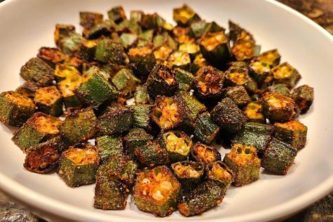 Okra Chips In Oven, Crispy Okra In Oven, Sheet Vegetables, Ways To Cook Fresh Okra, Different Ways To Cook Okra, Breaded Okra, Garlic Roasted Okra 12 Tomatoes, Okra Benefits, Baked Okra