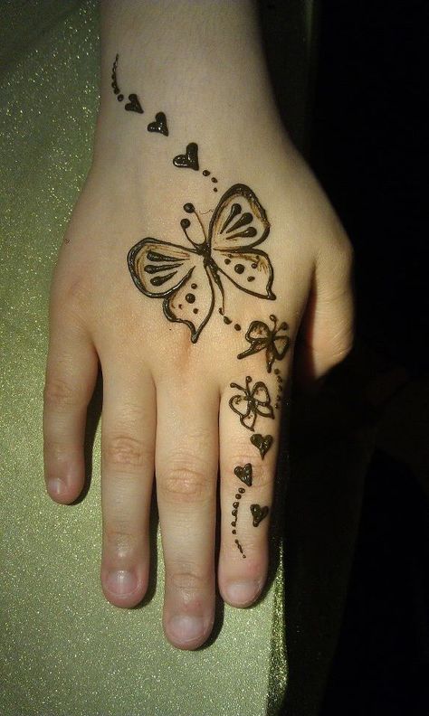 Easy Henna Butterfly, Henna For Little Kids, Mehandi Tattoo Design Simple, Butterfly Mehendi Designs, Henna Butterfly Design, Henna Tattoo Designs Butterfly, Kid Henna, Mehandi Tattoo Design, Butterfly Mehendi