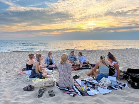 #beach #sunset #worship #friends #costal Beach Friends, 20th Birthday, Friend Goals, College Fun, Good Good Father, Beach Sunset, Beach Trip, Camera Roll, Beach Mat