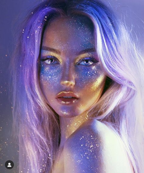 Cosmic Makeup, Glitter Photo Shoots, Neon Photoshoot, Space Makeup, Halloween Makeup Inspiration, Hot Makeup, Glitter Photo, Magic Aesthetic, Shooting Photo