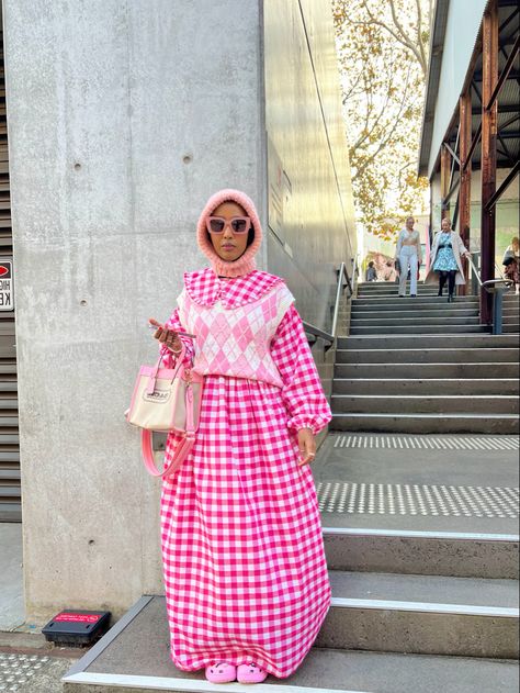 Kitsch Aesthetic Fashion, Custom Skirts, Mega Crush Clog, Maximalism Fashion, Maximalist Outfits, Gingham Outfit, Blogger Street Style, Hijabi Outfits Casual, Muslimah Fashion Outfits