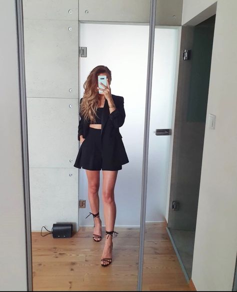 Black Dress Shorts Outfit Classy, Blazer And Shorts Outfit, Black Shorts Outfit, Classy Fashion Chic, Blazer Outfits Casual, Black Look, Summer Work, Summer Work Outfits, Night Out Outfit