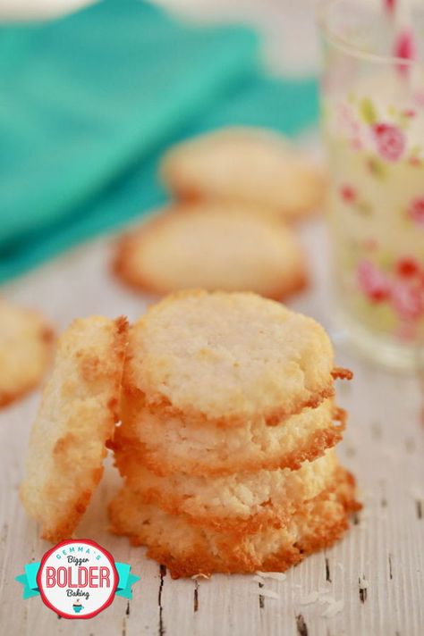 3 Ingredient Coconut Cookies! Similar to a macaroon, but with a little more crunch, these cookies are nothing short of addictive! Besides the taste, the best thing about this recipe is how truly foolproof it is. #coconut #coconutcookies #bakingcookies #limitedingredient #homemadecookies Simple Vegan Cookie Recipe, Pancakes Oatmeal, Easy Vegan Cookies, Coconut Cookies Recipes, 3 Ingredient Cookies, Dessert Mousse, Bigger Bolder Baking, Tabbouleh Salad, Vegan Cookies Recipes