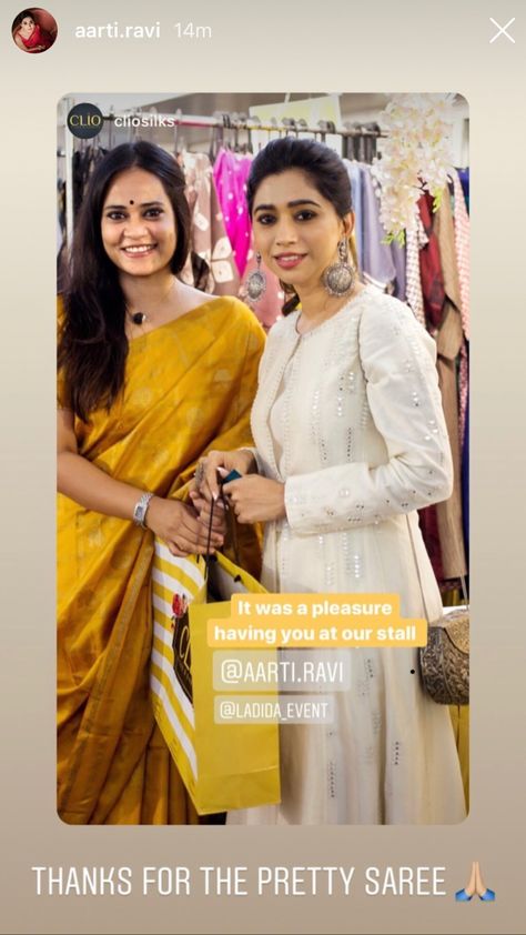 Aarti Ravi shopping from Clio Silks Aarthi Ravi, Aarti Ravi, Floral Sofa, Indian Bridal Fashion, Bridal Fashion, Indian Bridal, Silver Jewellery, Bridal Style, Women Clothing