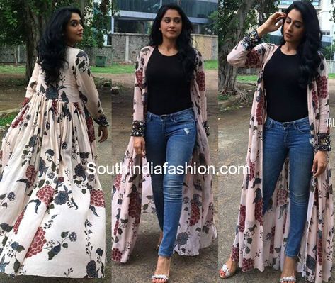 Regina Cassandra's Stylish Look Long Shrug, Regina Cassandra, Shrug For Dresses, Long Kurti Designs, Salwar Kamiz, Mode Abaya, Indian Gowns Dresses, Kurti Designs Party Wear, Designer Party Wear Dresses