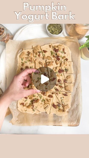 Giulia Ardizzone on Instagram: "🍂 Fall in love with this Pumpkin Spice Yogurt Bark - an autumn-inspired treat that you can prepare in less than 5 minutes! 

Ingredients:
• 1 cup vanilla greek yogurt (190 g)
• 2 tbsp maple syrup (adjust for your taste)
• 1/4 cup pumpkin (55 g) 
• 1/2 tsp pumpkin spice (or cinnamon) 
• Pumpkin seeds 
• Pecans 
• Cookie chunks 

Instructions: 
1. In a bowl, mix together yogurt, pumpkin puree, maple syrup, and cinnamon until well combined.
2. Spread the mixture evenly onto a parchment-lined baking pan or cutting board.
3. Decorate the top with pecans, pumpkin seeds, and cookie chunks.
4. Place the pan in the freezer and let it freeze for 2-3 hours or until fully set.
5. Once frozen, break the yogurt bark into pieces and enjoy! 

Perfect for a fall-inspired sn Pumpkin Spice Yogurt Bark, Pumpkin Yogurt, Cinnamon Pumpkin, Yogurt Bark, Greek Yogurt Recipes, Diet Desserts, Vanilla Greek Yogurt, Bark Recipe, Quick Snack