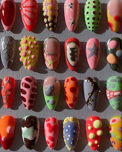 Architecture Nail Art, Clunky Nails, Mold Nail Design, Crazy Cool Nails, M&m Nails, Chaos Nails, Biology Nails, Advanced Nail Art, Chaotic Nails