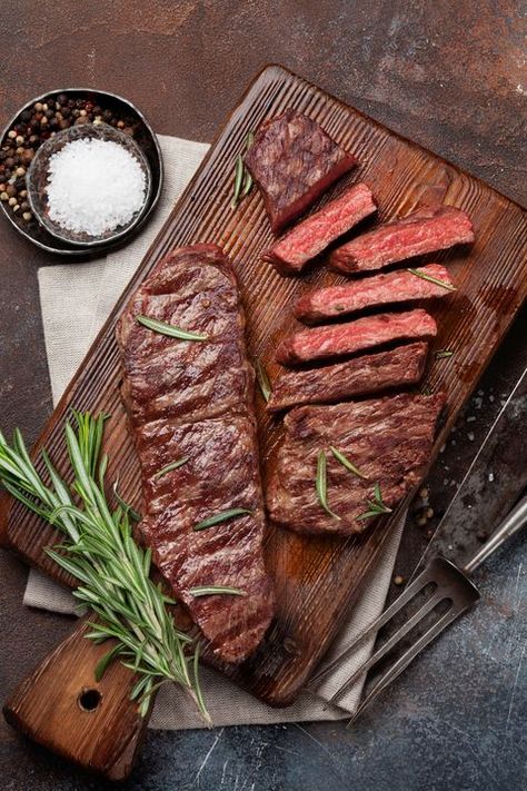 Types Of Steak, Denver Steak, Grilled Steaks, Swiss Steak, Grilled Meat Recipes, Grilled Shrimp Recipes, Meat Steak, Steak Cuts, Good Roasts