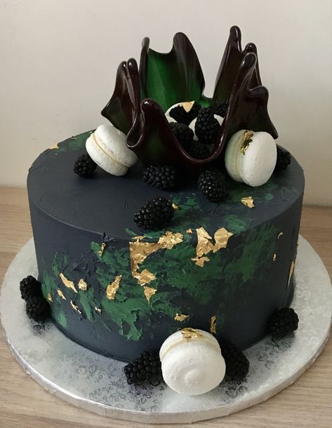 Dark Green Cake, Green Birthday Cakes, Boyfriends Birthday Ideas, Golden Cake, Butterfly Birthday Cakes, Unique Birthday Cakes, Green Cake, Red Cake, 16 Cake