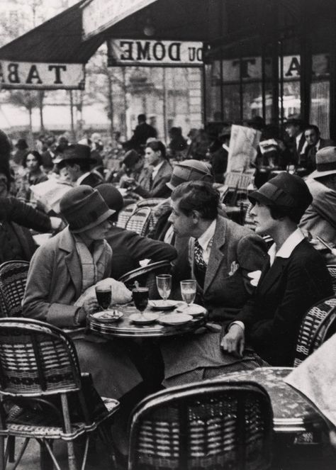 André Kertész, My Friends at Cafe du Dome, 1928 Friends At Cafe, Paris 1920s, Generation Photo, Andre Kertesz, Cafe Society, Robert Doisneau, Old Paris, Black And White Photograph, Paris Cafe