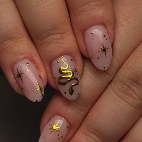 Chrome With Nail Art, Chicago Nails Designs, Chrome Snake Nails, Isolated Chrome Design Nails, Gold Snake Nails, Nail Art Designs Chrome, Isolated Chrome Nails, Halloween Chrome Nails, Chappell Roan Nails