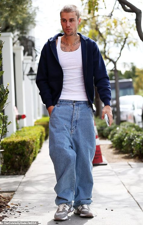 Justin Bieber Baggy Jeans, Navy Blue T Shirt Outfit Men, Light Blue Baggy Jeans Outfit Men, Navy Blue Sweatshirt Outfit Men, Oversized Fit Men, Navy Hoodie Outfit Men, Baggy Mens Outfits, Man Jeans Outfit, Blue Jean Outfits Men