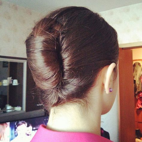 Wizzair Stewardess hair style @geibriala Stewardess Hairstyle, Flight Attendant Hairstyles, Luxury Hairstyles, Demon Oc, French Twist Updo, Twist Updo, Braided Bun Hairstyles, Gorgeous Hairstyles, Romantic Goth