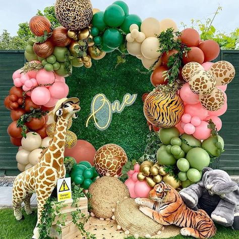 Jungle Safari Decorations, Sage Green Balloons, Safari Balloon, Jungle Balloons, Lion King Theme, Animal Themed Birthday Party, Pink Safari, Green Balloons, Wild Birthday Party