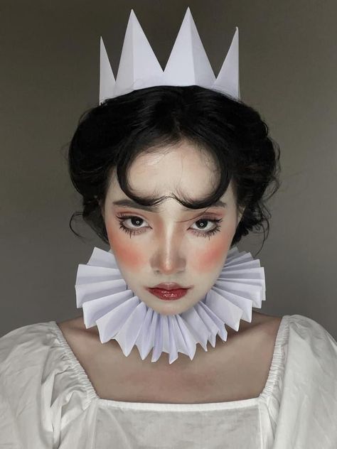 Clown Makeup Looks, Pierrot Costume, Pierrot Clown, Drag Make-up, 얼굴 드로잉, Face Drawing Reference, Spooktacular Halloween, Clown Costume, Halloween Inspo