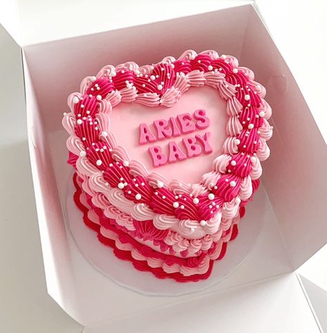 Aries Cake, Hot Pink Cakes, Heart Cake Design, Heart Birthday Cake, 22nd Birthday Cakes, Hot Pink Birthday, Bolo Vintage, 25th Birthday Cakes, Vintage Birthday Cakes